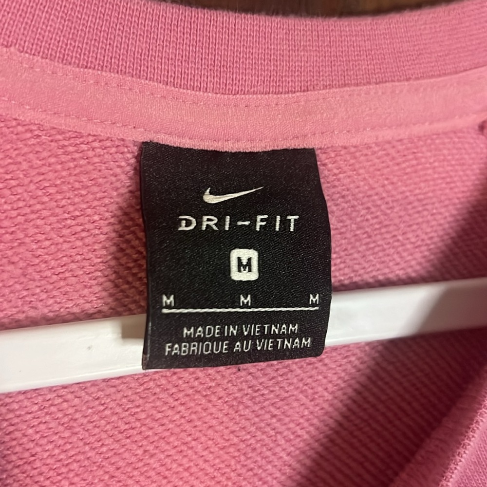 NWOT Nike Dri-Fit Women’s Graphic Center Logo Training Crewneck Pink Sweatshirt - Picture 5 of 10